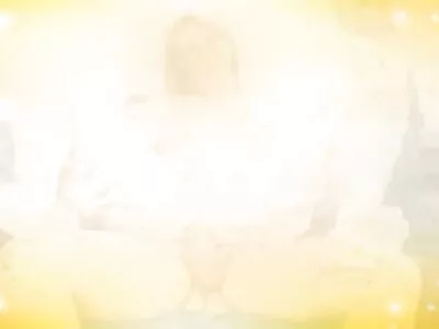 கருப்பு குஞ்சு தன் ஈரமான புண்ணை மசாஜ் செய்கிறது