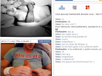 ஒரு அழகி அவளுடைய அழகான கழுதையை அசைக்கிறாள்