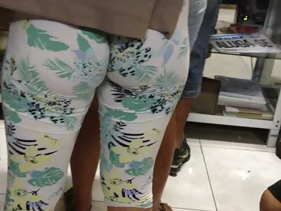 அவளது அழகான முகத்தில் கம்மல்