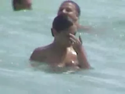 ப்ளாண்டி இறுக்கமான ஆசனவாயை நீட்டுகிறது