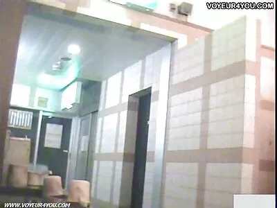 டான்-லைன் செய்யப்பட்ட ஹாட்டி சுயஇன்பம் மற்றும் புகைத்தல்