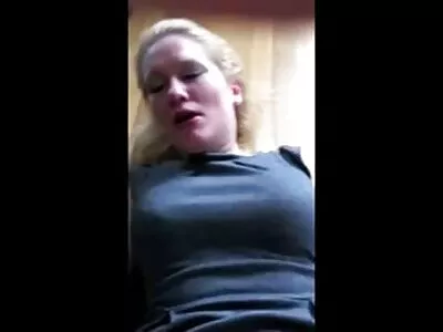 குழந்தை சுயஇன்பம் செய்து தன் காதலனை புணர்கிறது