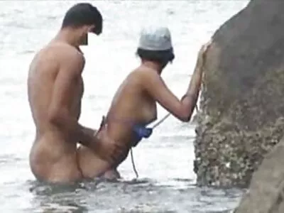 ஆசிய அழகி மெல்ல தேய்த்து கடுமையாக உறிஞ்சுகிறது