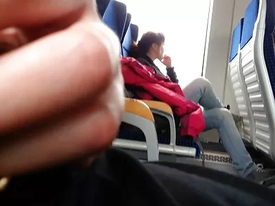 அழகான குண்டான அழகி மில்ஃப் தனது கறுப்பு நண்பரால் இரண்டு துளைகளிலும் கடுமையாக குத்தப்படுகிறார்