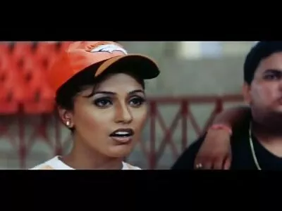 கனிவான மற்றும் சற்றே நுணுக்கமான காதலி கடினமாக குத்தினாள்