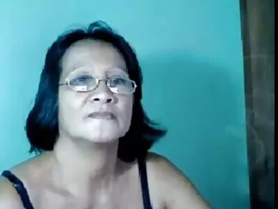 ஒரு கவர்ச்சியான குஞ்சு பின்னால் இருந்து குத்தப்பட்டது