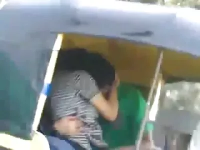 டாம்-லைன் செய்யப்பட்ட குழந்தை கேமில் திறந்திருக்கும்