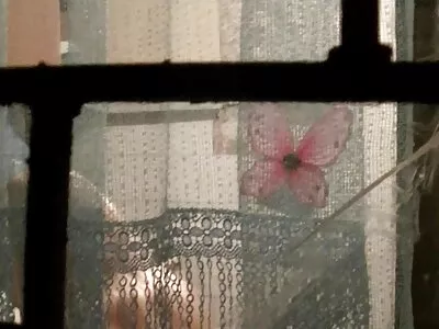 அழகான கூச்ச சுபாவமுள்ள அழகி மனைவி தனது கணவருக்கு ஒரு சூடான ஊதுபத்தி செய்து மகிழுங்கள்