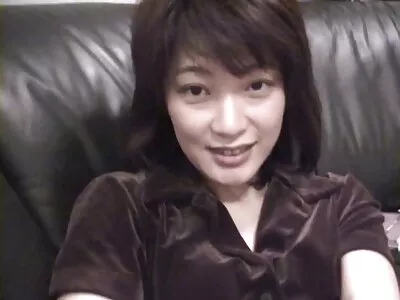 கருங்காலி குழந்தை மற்றும் ஒரு வெள்ளை ஹாட்டி சுயஇன்பம்