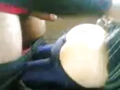 பெரிய கழுதை வாலிபன் கழுதை நடுங்குகிறான்