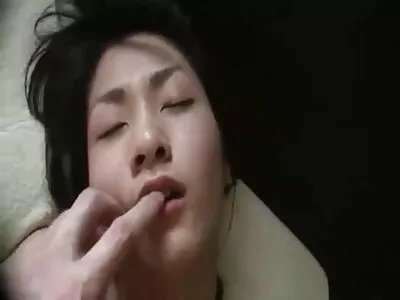 ஒரு சூடான சேறு அவளது கழுதையை அசைக்கிறது