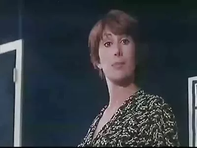 பெரிய மார்பக பொன்னிற இளைஞன் கேமில் நிர்வாணமாகிறான்