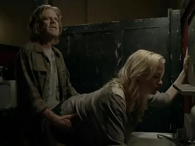 கர்ப்பிணி பெண் குளிப்பார்