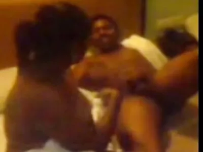 அமெச்சூர் ஹாட் கேர்ள் வேலைக்கு முன் படுக்கையில் ஒரு நல்ல மெல்ல உறிஞ்சி அதை நேசிக்கிறாள்.