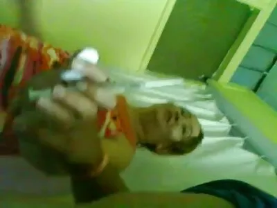 மிகவும் அழகான கண்மூடித்தனமான டாட்டூ மில்ஃப் மனைவி தனது குடும்பத்தில் கலந்துகொள்வதை விட சேவலை விரும்புகிறார், அடடா!