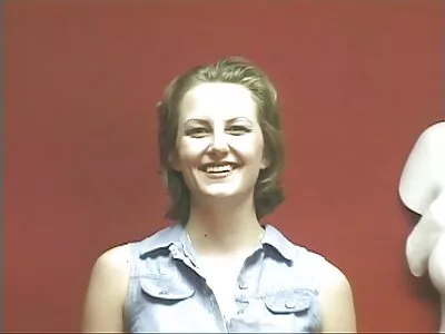 குஞ்சு தன் புண்ணை ஷேவ் செய்கிறது