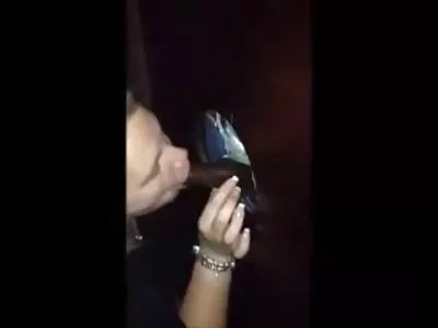 ஒரு சிறிய கழுதை மற்றும் கடினமான ஃபக் கொண்ட பெண்