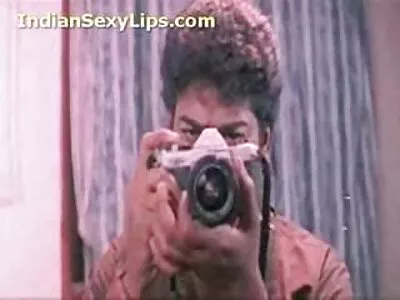 ஒரு பொன்னிறம் தனது பச்சை குத்தப்பட்ட காதலனைப் புணர்கிறது