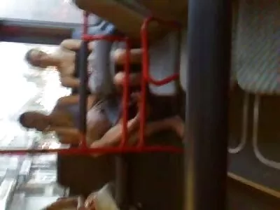 அழகான அழகி பாட்டி வெள்ளை சேவல்களை விட கருப்பு சேவல்களை விரும்புகிறார், புனித ஹக்!