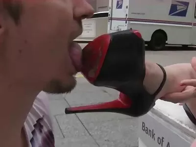 இரண்டு அழகி ஹாட்டிகள் கடினமாக சுயஇன்பம் செய்கின்றன