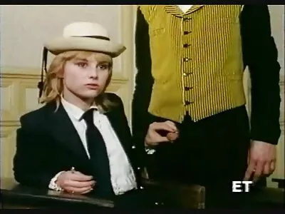 எனவே அழகான புவேர்டிரிகன் கழுதை மற்றும் புஸ் என் மெல்ல எஃகு விட கடினமாக, அனுபவிக்க