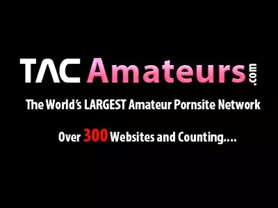 ஒரு ஜோடி படுக்கையறையில் பதுங்குகிறது