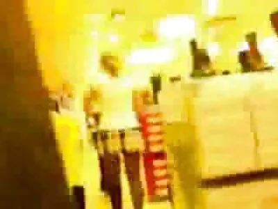 எனவே அழகான பொன்னிற பெண் என் நண்பர்களை அகற்றும் வெசோன் வெப்கேமை உருவாக்கி மகிழுங்கள்