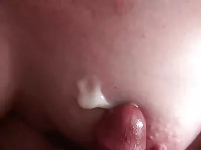 அவளது செக்ஸ் பொம்மையில் அமர்ந்தாள்