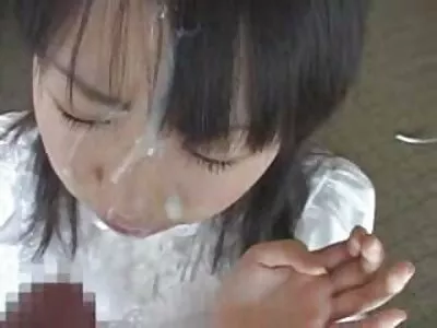 ஒரு சுருள் பொன்னிறம் அவளுடைய மனிதனுடன் உள்ளது