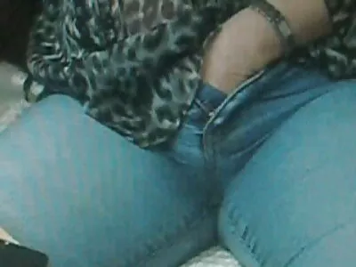 பெரிய கழுதை சேரி மெல்ல சறுக்குகிறது