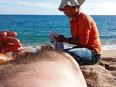 காமமுள்ள கணவன் அவளது அழகான பாலைவன மனைவி தூங்குவதை தொந்தரவு செய்கிறாள், அடடா!