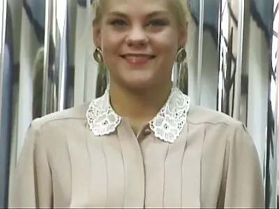 ஒரு சூடான பிம்போ வெளிப்படுகிறது