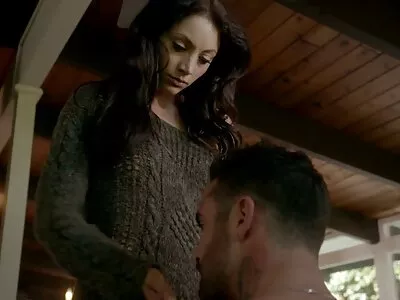 அவளது உடம்பில் பரத்தையரின் மொட்டையடித்த புஸ்ஸையும் குச்சியையும் குத்தவும்