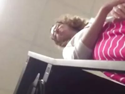 ஹார்ட்கோர் குதத்தைப் பெறும்போது பொன்னிற விரல்