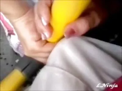 பள்ளிக்குப் பிறகு இரண்டு அழகி ஹாட்டிகள் பரிசோதனை செய்கிறார்கள்