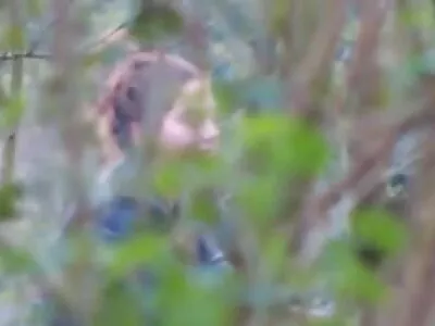 ஒரு மெலிந்த சேறு பதிவு செய்யப்படும்போது அவளுடைய செக்ஸ் பொம்மைகளை ஏற்றுகிறது