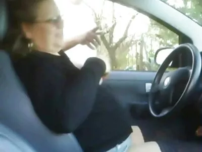 பெரிய முலாம்பழங்கள் மேலும் கீழும் செல்லும்