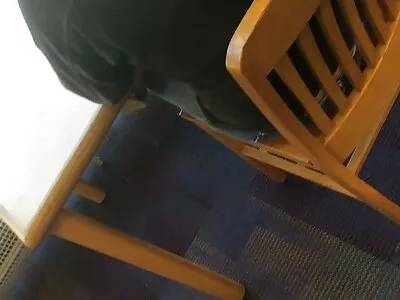 டீன் பொன்னிறம் அவளது டில்டோவை உறிஞ்சுகிறது