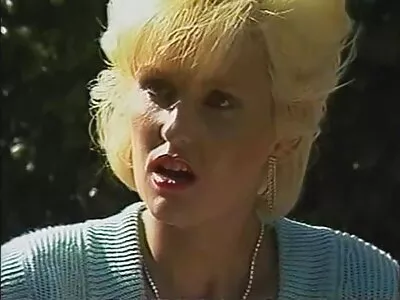 என் புதிதாகப் பிறந்த குழந்தையை கடுமையாகத் தாக்குகிறார்