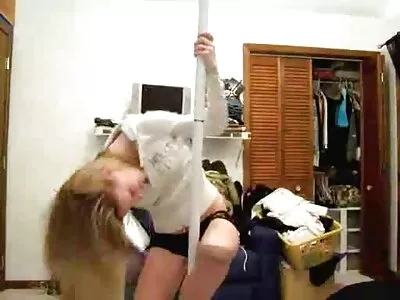 எனவே அழகான செம்பருத்தி மனைவி இந்த பாலியல் வேடிக்கை சமர்ப்பிப்பு வீடியோவை ஏற்று வலையில் பதிவு செய்துள்ளார்