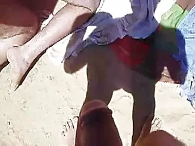 எனவே அழகான பொன்னிறமான காதலி ஒரு சூடான சிக்ஸ்டைனைன் செய்து ஒரு கவ்கர்ல் சவாரி செய்