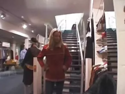 பெரிய கொள்ளை அழகி உடலுறவு கொள்கிறாள்