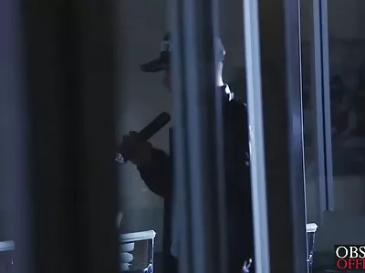 ஒல்லியான விஷயங்கள் அவளுடைய குறைபாடற்ற உடலைக் காட்டுகிறது